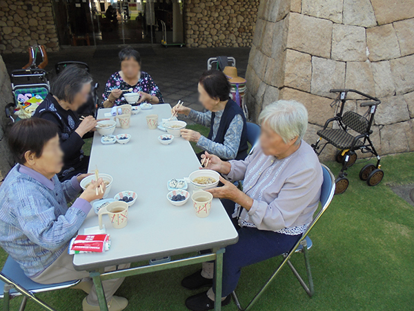 屋外食事会